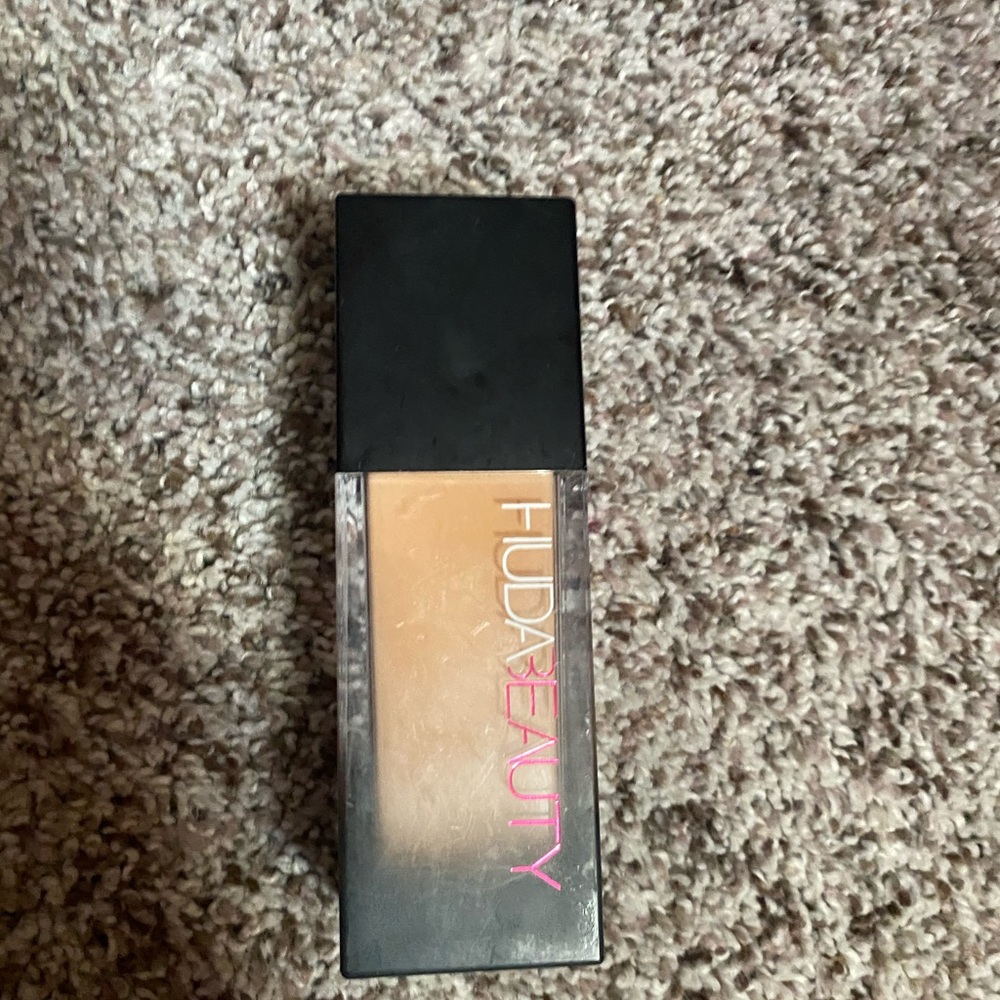 Huda beauty foundation
